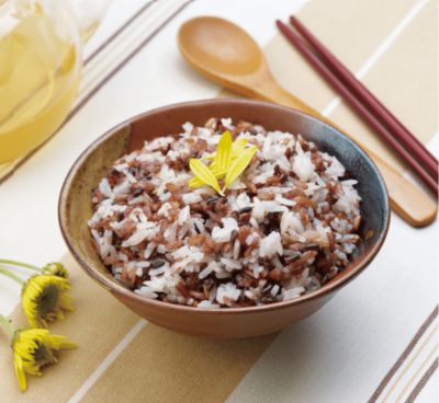 7 automātiskās programmas un 14 manuālie temperatūras iestatījumi