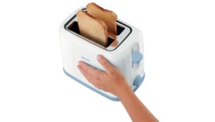 يبقى الجانب الخارجي من آلة تحميص الخبز باردًا وبالتالي آمنًا للمس