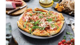 Backen Sie Ihre liebste 26-cm-Pizza mit dem Pizzablech in 8 Minuten