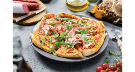 Faites cuire vos pizzas préférées de 26 cm en 8 minutes sur la plaque à pizza