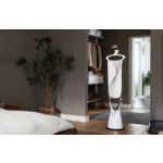 Main in-use photograph Philips ComfortTouch Garment Steamer GC554/38 的缩略图