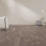 Efektīvi savāc mājdzīvnieku apmatojumu un radītās smakas