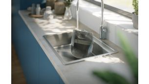 Large 1.2L water tank to de-wrinkle more garments in one go