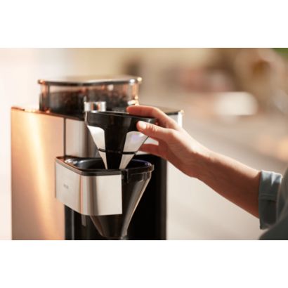 Product in Use Photo Philips Grind & Brew Coffee maker HD7753/00