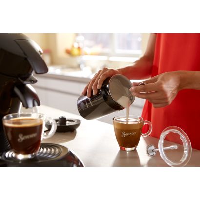 Kaffe af SENSEO®-kvalitet beriget med opskummet mælk