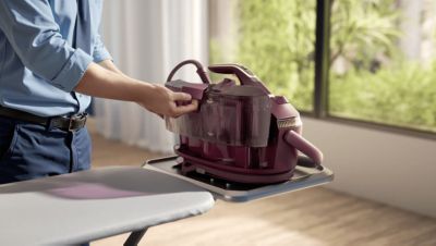 Suur, 1,4-liitrine eemaldatav veepaak, mida on lihtne täita