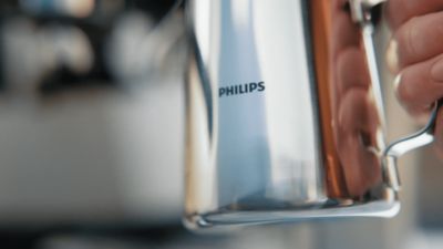 Stainless-steel milk jug with powerful steam wand
