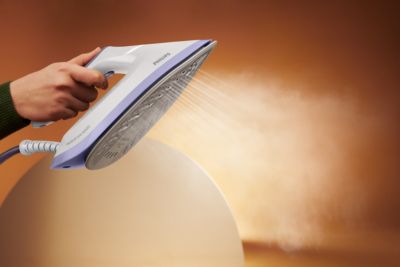 Moćan mlaz pare koji uklanja nabore